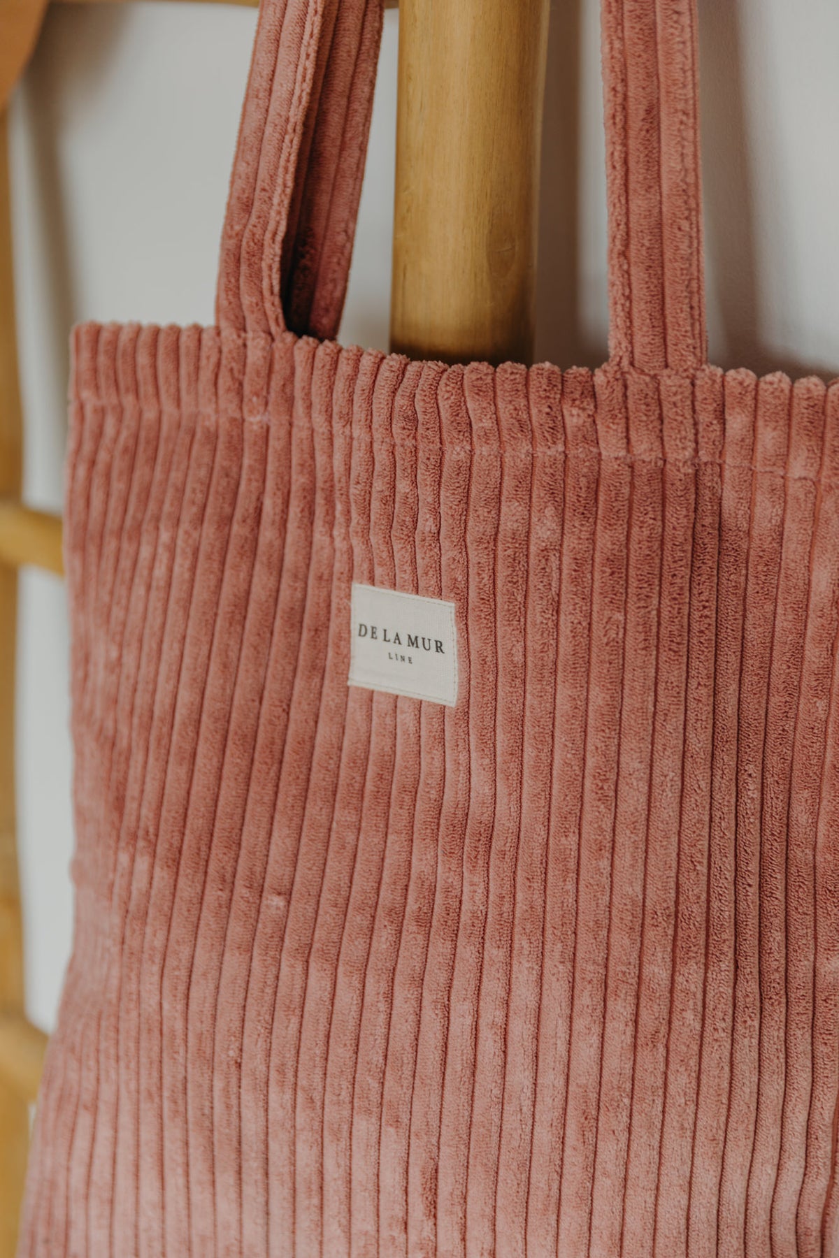 Altrosa Cord Tasche CRÊPE mit Reißverschluss Detail Stoff