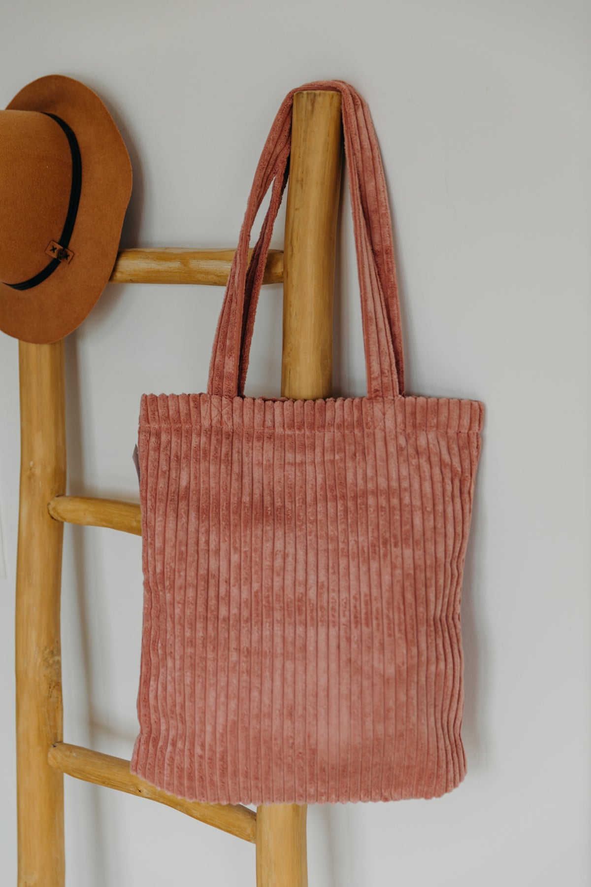 Altrosa Cord Tasche CRÊPE mit Reißverschluss Rückseite
