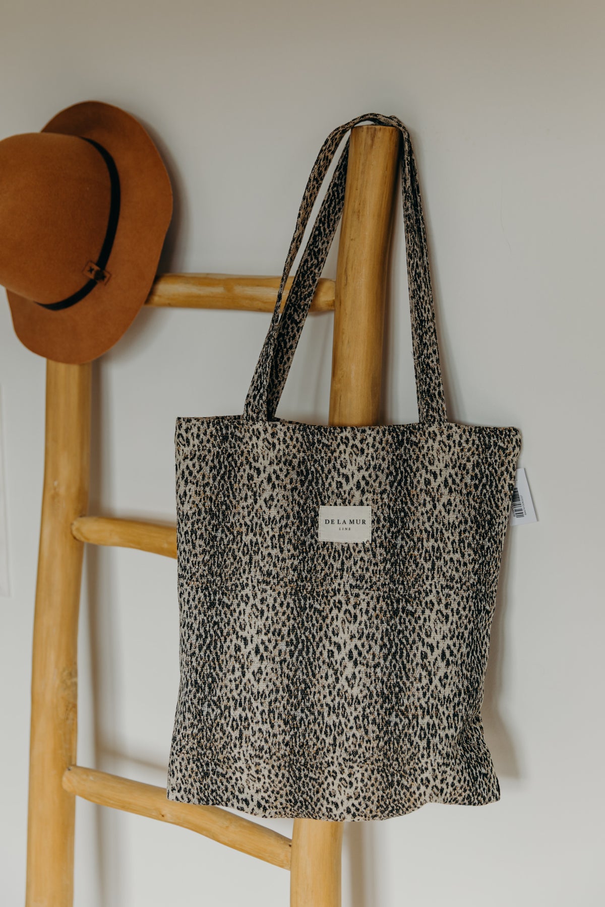 Beige Leo Print Tasche LEO mit Reißverschluss
