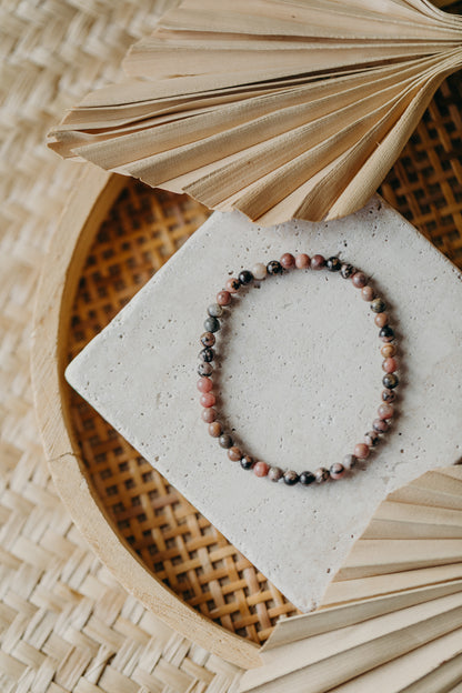 Bracelet with colorful agate gemstone beads