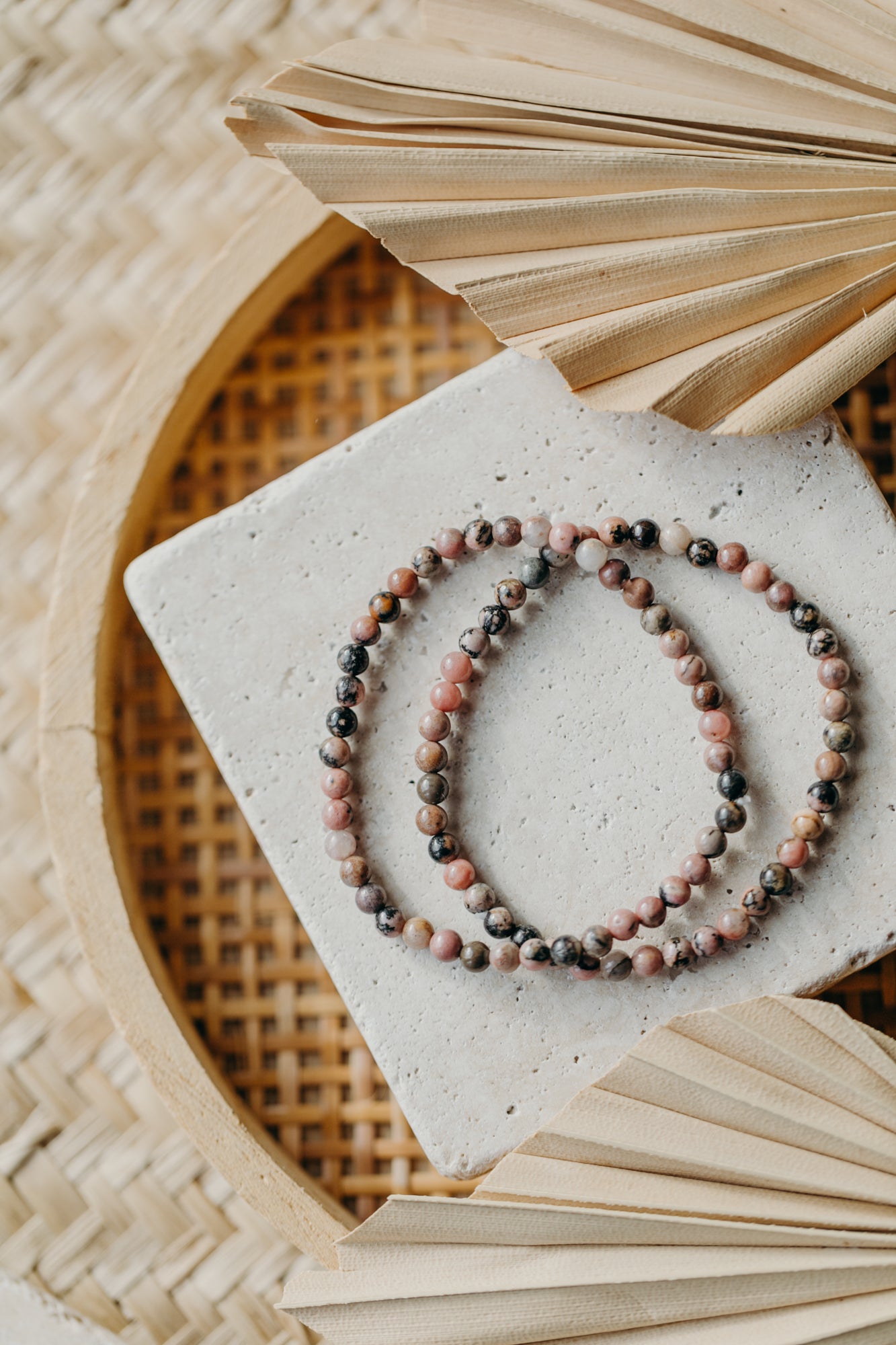 Bracelet with colorful agate gemstone beads
